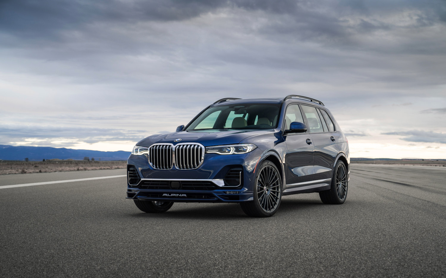 BMW Alpina XB7 2021 | SUV Drive